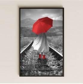 Resim Kırmızı Şemsiye Ve Botlu Kadın Yürüyüşü Şeffaf Pleksi Tablo 