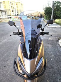 Resim Motocam Küba Newlight 50 Pro Ön Cam 2023-2026 Model 68cm Füme Renkli 4mm Orta Boylu 