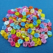 Resim 100 adet Karışık Renkler 10mm Çiçek Şekilli Plastik Düğmeler Çocuk Giyim Dikiş Aksesuarları DIY El Sanatları 