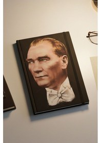 Resim Atatürk Tarihsiz Ajanda Kuşe Kapak 1 Adet Atatürk Modalist Çizgili Defter Lastikli 14x20 Cm Günlük Planlayıcı Ajanda Sarı 