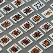 Resim 1 adet 3D Kabartmalı Oynar Karta Nail Art Sticker, Karikatür Tasarım, Kendinden Yapışkan Dekal, Nakışlı Dikdörtgen Mat Son, Tek Kullanımlık, Karikatür Temalı DIY Manikür için, Plastik Yüzey 