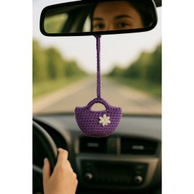 Resim Amigurumi Araba Dikiz Aynası Süsü & Anahtarlık & Çanta Askısı – % 100 El Örgüsü Mor Çanta 