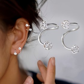 Resim Zarif ve şık bir çift küpe, minimalist Japon-Kore tarzında, benzersiz ve yaratıcı bir tasarıma sahip. Bu şık ve çok yönlü çift başlı vidalı tokalar, seksi bir çekicilik yayarak yapay elmaslarla süslenmiştir. Bir kız arkadaş için mükemmel bir tatil hediyesi olur ve arkadaşlarla alışveriş yaparken günlük kullanım için uygundur. 