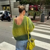 Resim Kadınların Zarif Fransız Etkili V Yaka Uzun Kollu Hırka - Yeşilten Sarıya Gradyan, Açık Ön Tasarım, Hafif ve Nefes Alabilir, Bahar/Sonbahar İçin Mükemmel, Rahat veya Şık Kıyafetler İçin, Bahar Dış Giyim, Rahat Kesim, Yumuşak Dokulu, Kadın Kazak ve Kazak, Kazak Kadın Kış, Sonbahar-Özel Giyim Kadınlar İçin, Pembe Kazak, Beyaz Pembe Kumaş Şeridi, Omuzdan Uzun Kollu, Asimetrik Sarımsak Kazak, Kadın Kış İçin 