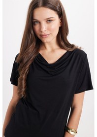 Resim Tudors Kadın Oversize Rahat Kesim Asimetrik Yaka Kısa Kol Siyah Viskon Bluz-50854 