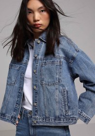 Resim Oversize Fit Düğmeli Astarsız Kadın Light İndigo Denim Ceket 