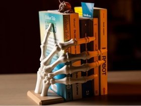 Resim HOUSETREND Dekoratif İskelet El Kitaplık kitap tutucu kitaplık dekorasyonu hediye sevimi şakacı biblo figür Skeleton Hand Bookstop 