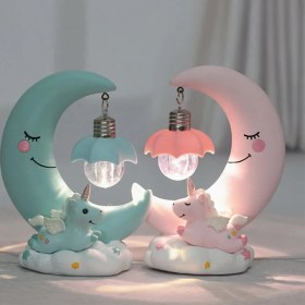 Resim Hediyesahibi Dekoratif Ay Dede ve Minik Unicorn Temalı Masa Lambası ve Biblo 