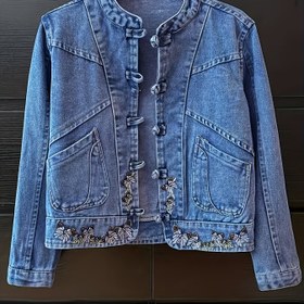 Resim Vintage Esintili Kadın Kot Ceketi Çiçek Nakışlı, Etnik Toka Detayları ve Göğüs Cepleri ile İnce Kesim Esnek Kot Kaban - Açık Yıkama Mavisi, Günlükten Şık Tarza 