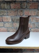 Resim ÇAĞLAR Bot Çizme Orijinal, hakiki dana derisinden üretilmiştir. İç kısmı yün ve deri kaplamalıdır. 