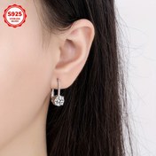 Resim Güneş ışığıyla parlayan Moissanite taşlı, her gün ve özel günler için mükemmel, şık 925 Gümüş Yay Küpe - Kadınlar için Küpe 