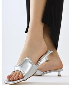 Resim Nune Gümüş Rugan Asimetrik Bantlı Kısa Topuklu Terlik 001 