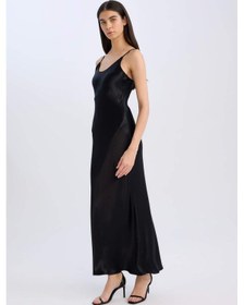Resim DeFacto Slim Fit Dar Kesim Viskon Askılı Maxi Siyah Abiye Elbise E2977AX24WNBK81 