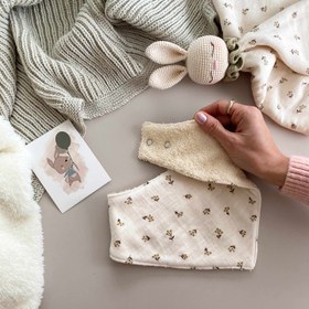 Resim Amigurumi 6 Parça Çiçekli Tavşan Deluxe Bebek Seti Yeşil - Önlük 