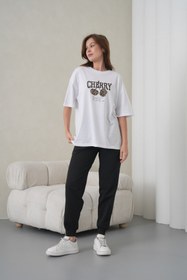 Resim caddekombin Kadın Leopar Desenli Cherry Baskılı Beyaz Yuvarlak Yaka Tişört Siyah Jogger Eşofman Takımı 