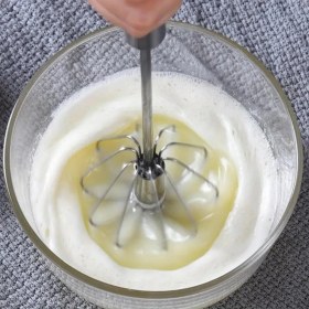 Resim Paslanmaz Çelik Bas Çek Otomatik Dönen Çırpıcı, Süt, Kahve, Ayran Köpürtücü Mikser 
