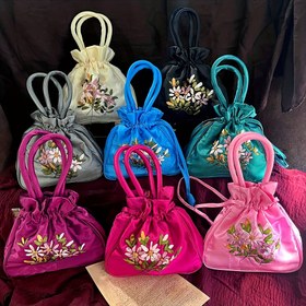 Resim Kadınlar İçin Vintage Çiçek Desenli İp Bağlamalı El Çantası - Şık Küçük Çanta, Turkuaz Mavi, Pembe ve Siyah Renklerde Günlük & Resmi Kullanım, Hediye Seçeneği, Sevimli Aksesuar, Sanatsal Dokunuşlu Polyester Astarlı, Dayanıklı Malzeme, Moda Trendi, Kadınların Favorisi 