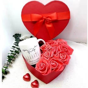 Resim Kalp Kutuda Çiçeklerle Süslü Kişiye Özel Kupa Bardak Sevgililer G 