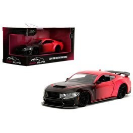 Resim Jada Pi̇nk Sli̇ps 1:32 Ölçekli Araba 2024 Ford Mustang Dark Horse 