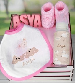 Resim Ejoya Ahşap Sandıkta Kişiye Özel Önlük Biberon Taş Isimlik Ve Patik Bebek Hediye Seti 109527 