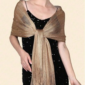 Resim Kadınlar için şık ve parlayan bir akşam elbisesi şal, balolar, banketler, damatlık etkinlikler ve parti aksesuarları için mükemmel. 