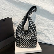Resim Şık Siyah Omuz Çantası, Punk Nokta Perçin Tasarımı, Manyetik Kapatma, Polyester Astar - Günlük Geziler İçin Şık Kadın El Çantası 