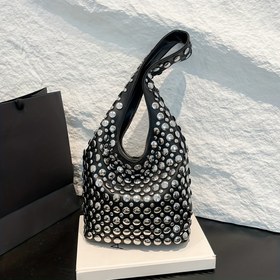 Resim Şık Siyah Omuz Çantası, Punk Nokta Perçin Tasarımı, Manyetik Kapatma, Polyester Astar - Günlük Geziler İçin Şık Kadın El Çantası 