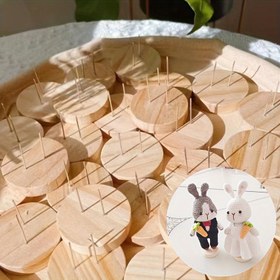 Resim 10/5 adet Ahşap Bebek Sergi Standı ile İğne Tutucu - Bebekler, Keçe Figürler ve El Sanatları için Sağlam Taban, Güç Gerektirmez, Taşınabilir ve Kullanımı Kolay, Ev Dekorasyonu, El Sanatları ve Hediye Verme için, El Sanatları Sergi Standı, Dekoratif Sergi, Doğal Ahşap Kaplama 