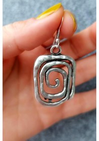 Resim Antik Gümüş Kaplama Spiral Şekilli El Yapımı Çift Kadın Küpe Gümüş 