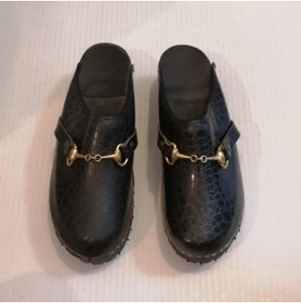 Resim Butik Tülin Kadın El Yapımı Hakiki Deri Siyah Kroko Baskı Pirinç Tokalı Ahşap Kauçuk Kaymaz Tabanlı Sabo Terlik 