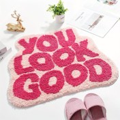 Resim 1 Adet "You Look Good" Banyo Paspası - Kaymaz Emici TPR Taban, Makinede Yıkanabilir Düşük Tüylü Polyester Halı, Cesur Pembe Yazılı, Kadınlar İçin Eğlenceli Banyo Dekoru, Sevgililer Günü Hediyesi, Oyunbaz Metin Tasarımı 