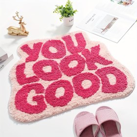 Resim 1 Adet "You Look Good" Banyo Paspası - Kaymaz Emici TPR Taban, Makinede Yıkanabilir Düşük Tüylü Polyester Halı, Cesur Pembe Yazılı, Kadınlar İçin Eğlenceli Banyo Dekoru, Sevgililer Günü Hediyesi, Oyunbaz Metin Tasarımı 