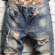 Resim Erkekler için Moda Yırtık Kot Şortlar - Yıpranmış Mavi Yazlık Sokak Giysisi ile Perçin Detayları, Makinede Yıkanabilir, Esnemez Kumaş, Kısa Pantolon Jean, Günlük Dış Mekan Giysi 