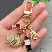 Resim 1 Adet Moda Emaye Şarap Açacağı & Cam Anahtarlık Süsü - Altın Tonlu Metal ile Kırmızı Şarap Varili, Cam & LA FÊTE 1925 Şişe Tasarımı - Cep Aksesuarı, Araba, Çanta için Çok Yönlü - Erkekler, Arkadaşlar, Sevgililer, Şarap Dekoru, Cüzdan Aksesuarı, Eğlenceli Tasarım, Kaliteli İşçilik İçin Mükemmel Hediye 