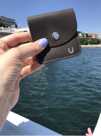 Resim Pinkylola U Harfi Mat Kahve Hakiki Deri Gümüş Harf Baskı Detaylı Mini Bozuk Para Cüzdanı,airpod Kılıf 