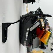 Resim 1 adet elektrikli scooter ve bisiklet kaskları için yer tasarrufu sağlayan tasarımı olan duvara monte edilebilen kask ve anahtar askısı, 2 adet genişletme tüpü ve vidaları içerir, dayanıklı ABS kask askısı elektrikli ve motorlu araçlar için 