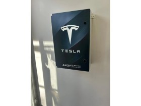 Resim Axoy Elektrik Bağlantıya Hazır Tesla Temalı Baskılı Pano - 7.4 Kw Uyumlu 