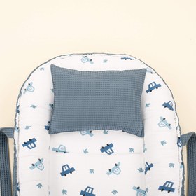 Resim Babynest ve Yastık- Çift Taraflı - Koyu Mavi Petek - Mavi Arabalar 