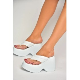 Resim Fox Shoes S973401709 Beyaz Dolgu Tabanlı Parmak Arası Kadın Terlik 