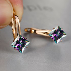 Resim Şık Altın Tonlu Prenses Kesim Çok Renkli Doğum Taşı Sallantılı Küpeler - Beyaz, Siyah, Kırmızı, Mavi Taşlı Kadınlar İçin saç tokası Küpeler, Sevgililer Günü Hediyesi, Günlük Kullanım, Her Mevsim Takı, Şirin Küpeler 