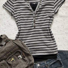Resim Kadınlar İçin Rahat Kesim Çizgili Kısa Kollu Düğmeli Tişört - Orta Esneklik, Makinede Yıkanabilir, Her Mevsime Uygun Günlük Üst Giyim, Bayan T-Shirt 
