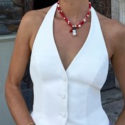 Resim Kadınlar için Şık Beyaz Askılı Üst - Kolsuz, Düşük Kesim, Polyester, Tüm Mevsim Moda Yelek, Dekoratif Düğme Detayları, Şık Kıyafet|Sleek Fitted Tasarım|Polyester Kumaş 