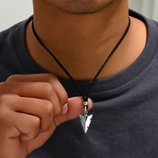 Resim 1 adet Punk Üçgen Ok Kolye, Siyah Halat Kolye Erkekler için Günlük Aksesuarlar 