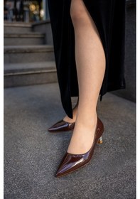 Resim Laminta Novas Rugan Taşlı Topuk Detaylı Kadın Topuklu Ayakkabı Akahve Rugan Acı Kahverengi 