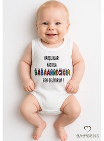 Resim Babyden's Harçlıkları Hazırla Babaannecim Ben Geliyorum Yazılı Kolsuz Bebek Body Pamuk Yazlık Çıtçıtlı Zıbın Beyaz 