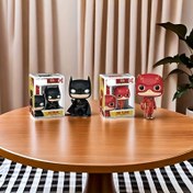 Resim WB Batman Eylem Figür Modeli - Kırmızı Detaylarla PVC Toplu Heykel, Dinamik Duruş ve Urban Arka Plan, Mükemmel Halloween, Noel, Sevgililer Günü ve Şükran Günü Hediyeleri, Ev Dekoru Masaüstü Dekorasyonu, Batman Dekoru, En İyi Noel, Mükemmel Şükran Günü 