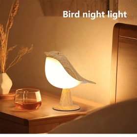 Resim 1 adet Art Deco Tarzı Kuş LED Masa Lambası, 3 Seviyeli Ayarlanabilir Dokunma Kontrollü Gece Lambası, Şarj Edilebilir Lityum Pili, Plastik Freestanding Masa Lambası ile USB Kablosu, Çeşitli Oda Tipleri için Hayvan Temalı - Akçaağaç Rengi 