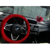 Resim Arabasına Aşıklar Kulübü KIRMIZI PELUŞ DİREKSİYON KILIFI SETİ KIRMIZI TÜYLÜ KAR TANESİ DİKİZ AYNASI SÜSÜ 