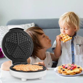 Resim Goldmaster Creme 1000W Taşmayı Önleyen Derin Plakalı Aşırı Isınmaya Dayanıklı Waffle Makinesi Beyaz 
