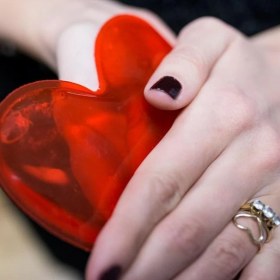 Resim 15 Adet Kalp Şeklinde El Isıtıcı El Sobası El Avuç Isıtıcısı 